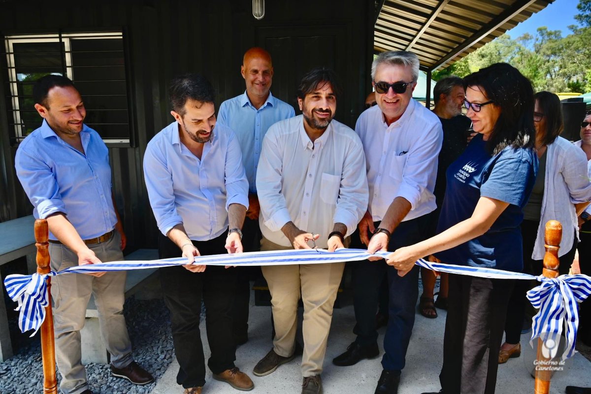 IdCanelones's tweet photo. 🚌 Se inaugura terminal de buses en el Parque Roosevelt, en Av. a la Playa 

Obra enmarcada en el plan de ordenamiento territorial con el objetivo de brindar una zona de espera más cómoda, que además favorece a la seguridad vial y condiciones de movilidad urbana impactando en servicios de transporte colectivo de pasajeros.