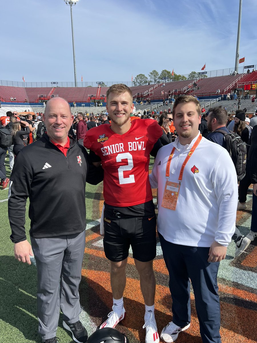 Jeff Brohm (@jeffbrohm) on Twitter photo Great to catch up with <a href="/tylershough2/">Tyler Shough</a> and <a href="/QuincyRiley03/">Quincy Riley</a> today at the <a href="/seniorbowl/">Reese's Senior Bowl</a>!! <a href="/Brohm_Brady/">Brady Brohm</a>
#GoCards | #ProCards Great to catch up with <a href="/tylershough2/">Tyler Shough</a> and <a href="/QuincyRiley03/">Quincy Riley</a> today at the <a href="/seniorbowl/">Reese's Senior Bowl</a>!! <a href="/Brohm_Brady/">Brady Brohm</a>
#GoCards | #ProCards