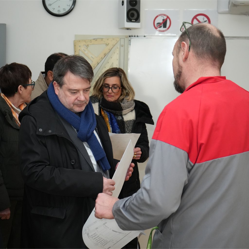 pf_mourier's tweet photo. La @RA_GrandEst et la #DIRPJJ Grand Est renforcent leur partenariat 🤝 pour lutter contre le #décrochagescolaire, favoriser l'#inclusion sociale, offrir des #orientations adaptées aux mineurs suivis par la Protection Judiciaire de la Jeunesse et promouvoir la #citoyenneté. https://t.co/k1WhhKNnjz