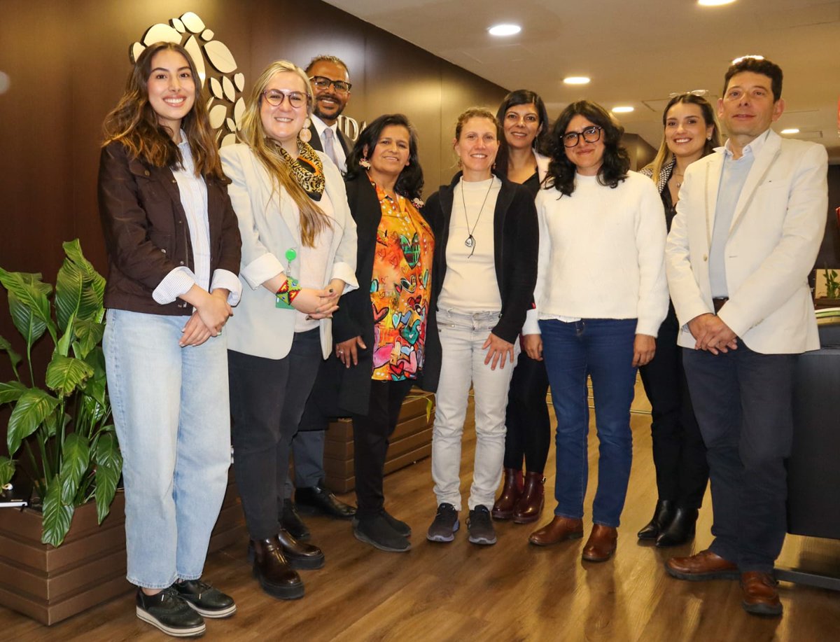 🧵| El espacio busca seguir avanzando y fortaleciendo las políticas de restitución de tierras y construcción de paz. 👉🏼En lo que se refiere a restitución de tierras, se busca avanzar en la implementación de las acciones de justicia restaurativa vista desde los TOARs y también