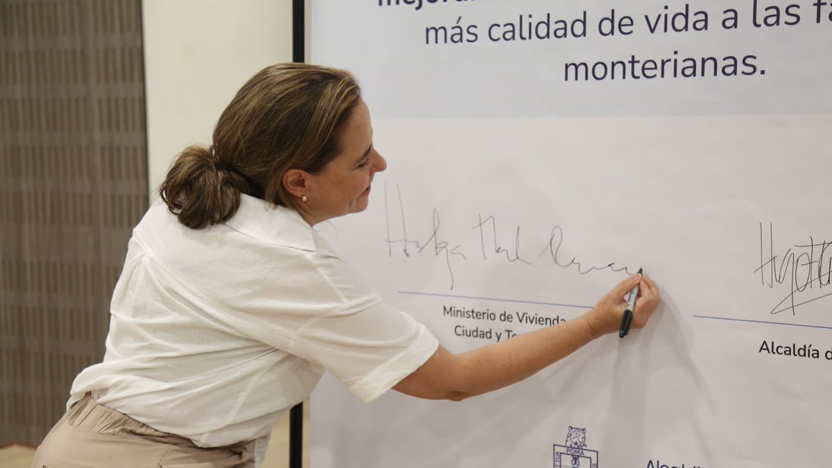 HelgaMaRivasAr's tweet photo. Estamos muy felices de suscribir este convenio entre @Minvivienda y @monterialcaldia para 600 mejoramientos de vivienda, por un valor de $9.360 millones, de los cuales cada uno aporta el 50%.

¡Esto es trabajo en equipo,  @kerguelenhugo! 
#CumpliendoConElCambio https://t.co/kLoWgss3mD