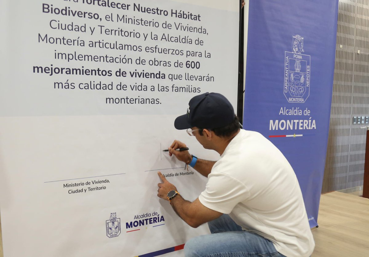 HelgaMaRivasAr's tweet photo. Estamos muy felices de suscribir este convenio entre @Minvivienda y @monterialcaldia para 600 mejoramientos de vivienda, por un valor de $9.360 millones, de los cuales cada uno aporta el 50%.

¡Esto es trabajo en equipo,  @kerguelenhugo! 
#CumpliendoConElCambio https://t.co/kLoWgss3mD