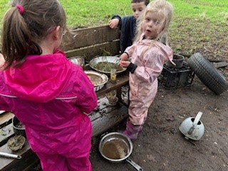 NectonFS's tweet image. The weather didn't dampen this wonderful groups spirit. Creativity in the mud kitchen, laughter and friendships blooming with the swing, teamwork with stone collecting and adventures in climbing, The best atmosphere to finish the day.
