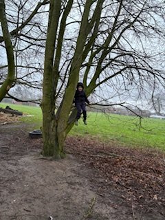 NectonFS's tweet image. The weather didn't dampen this wonderful groups spirit. Creativity in the mud kitchen, laughter and friendships blooming with the swing, teamwork with stone collecting and adventures in climbing, The best atmosphere to finish the day.