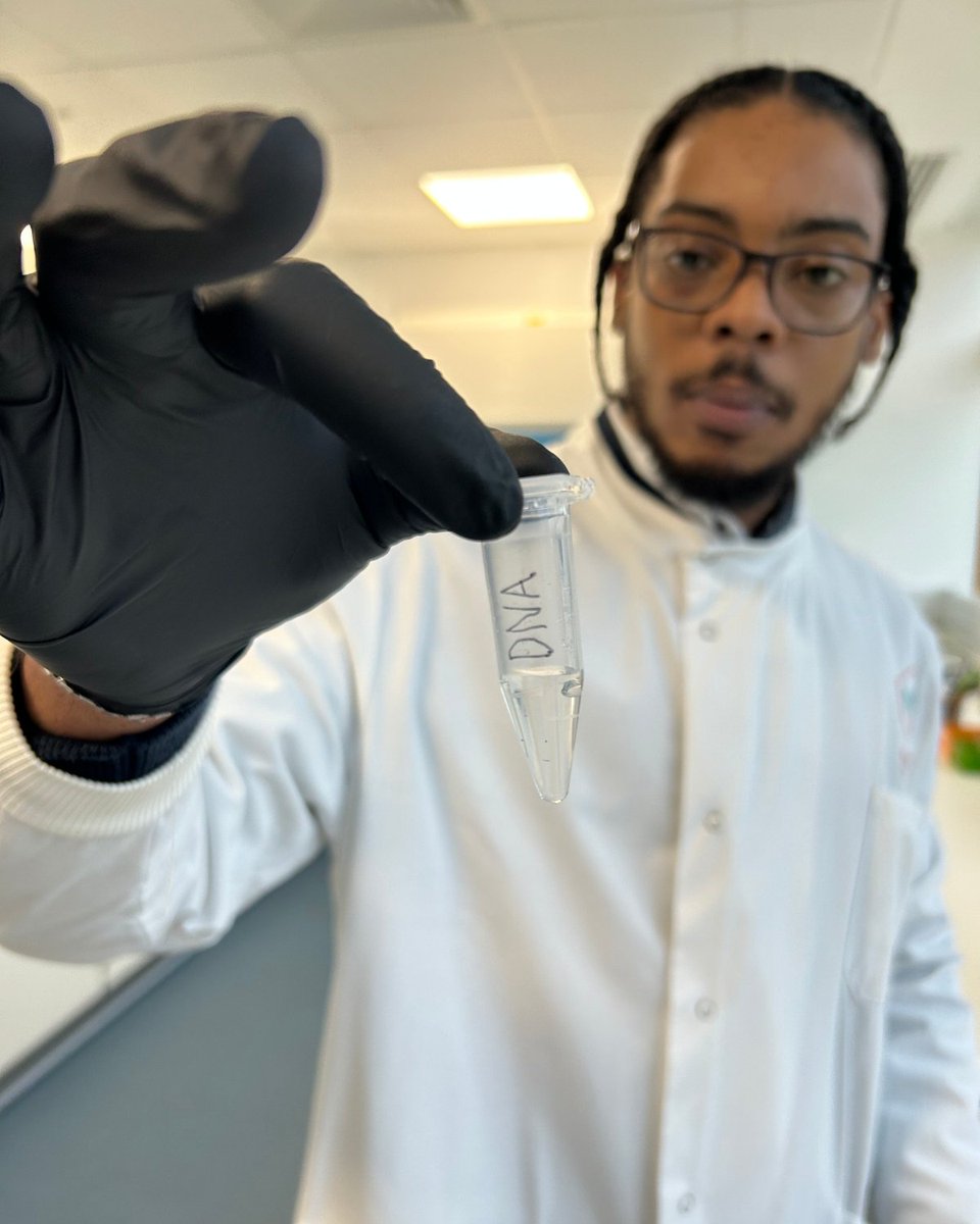 Today in the lab with Big Manny - @naturemetrics