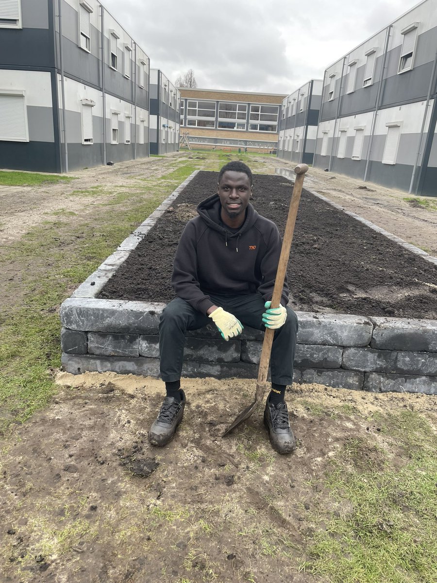 On day 3 With the 2nd site in shape, the plants are almost ready to join their forever home in the garden! 🪴 we can feel the excitement building as we get closer to planting. The dedication and hardwork of the amazing team deserves all the big hugs. 🫂 <a href="/HVHoveniers/">Heijbers & Verkleij</a>