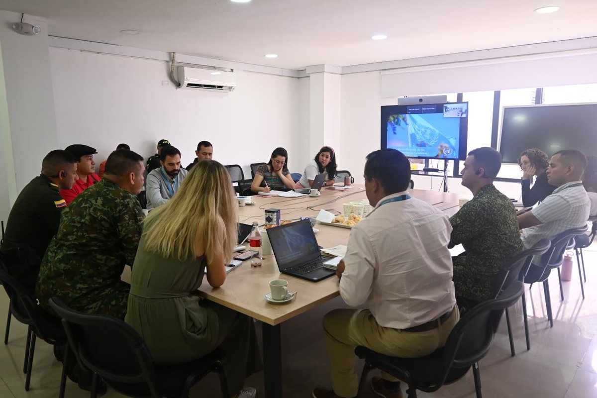 Sexta División del Ejército Nacional (@ejercito_div6) on Twitter photo Como #GarantesDelDesarrollo, el comandante de la #Brigada12 del <a href="/COL_EJERCITO/">Ejército Nacional de Colombia</a> participó en reunión con <a href="/onucolombia/">ONU Colombia 🇺🇳</a>, en la cual se abordaron los temas de seguridad para la protección de los firmantes de paz y los espacios territoriales en el departamento del #Caquetá. Como #GarantesDelDesarrollo, el comandante de la #Brigada12 del <a href="/COL_EJERCITO/">Ejército Nacional de Colombia</a> participó en reunión con <a href="/onucolombia/">ONU Colombia 🇺🇳</a>, en la cual se abordaron los temas de seguridad para la protección de los firmantes de paz y los espacios territoriales en el departamento del #Caquetá.