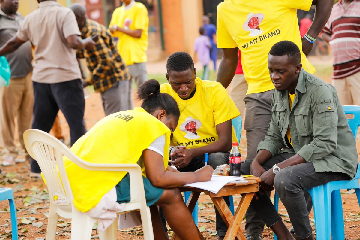 KRubagyemura's tweet photo. Update: The NRM members in Makindye and Rubanga Divisions have showed up at various centres in their villages/branches to crosscheck their membership in the yellow books.
The Secretariat dispatched teams to oversee the exercise and ensure its smooth progress.
The nationwide registration exercise which commenced today, *Wednesday, January 29th, will conclude on Saturday February 1st 2025*, with village barazas.
#NRMRegisterUpdate
#NRMRegisterUpdate24