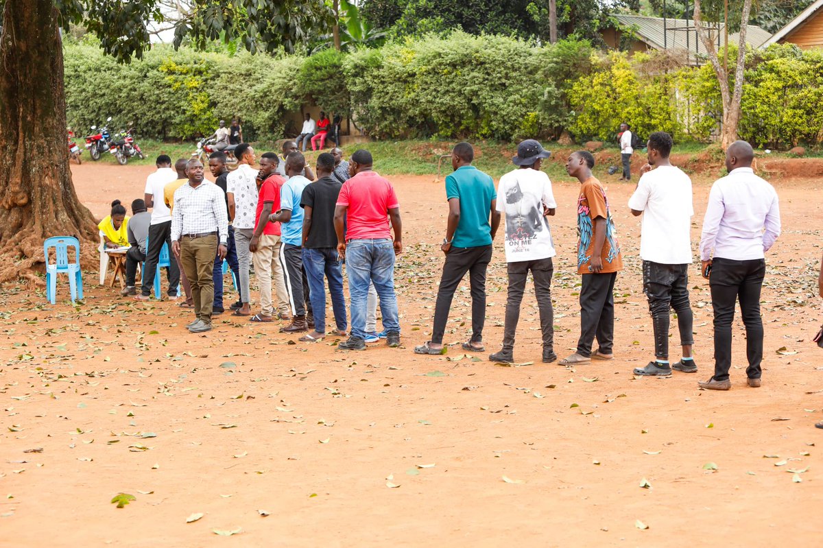 KRubagyemura's tweet photo. Update: The NRM members in Makindye and Rubanga Divisions have showed up at various centres in their villages/branches to crosscheck their membership in the yellow books.
The Secretariat dispatched teams to oversee the exercise and ensure its smooth progress.
The nationwide registration exercise which commenced today, *Wednesday, January 29th, will conclude on Saturday February 1st 2025*, with village barazas.
#NRMRegisterUpdate
#NRMRegisterUpdate24