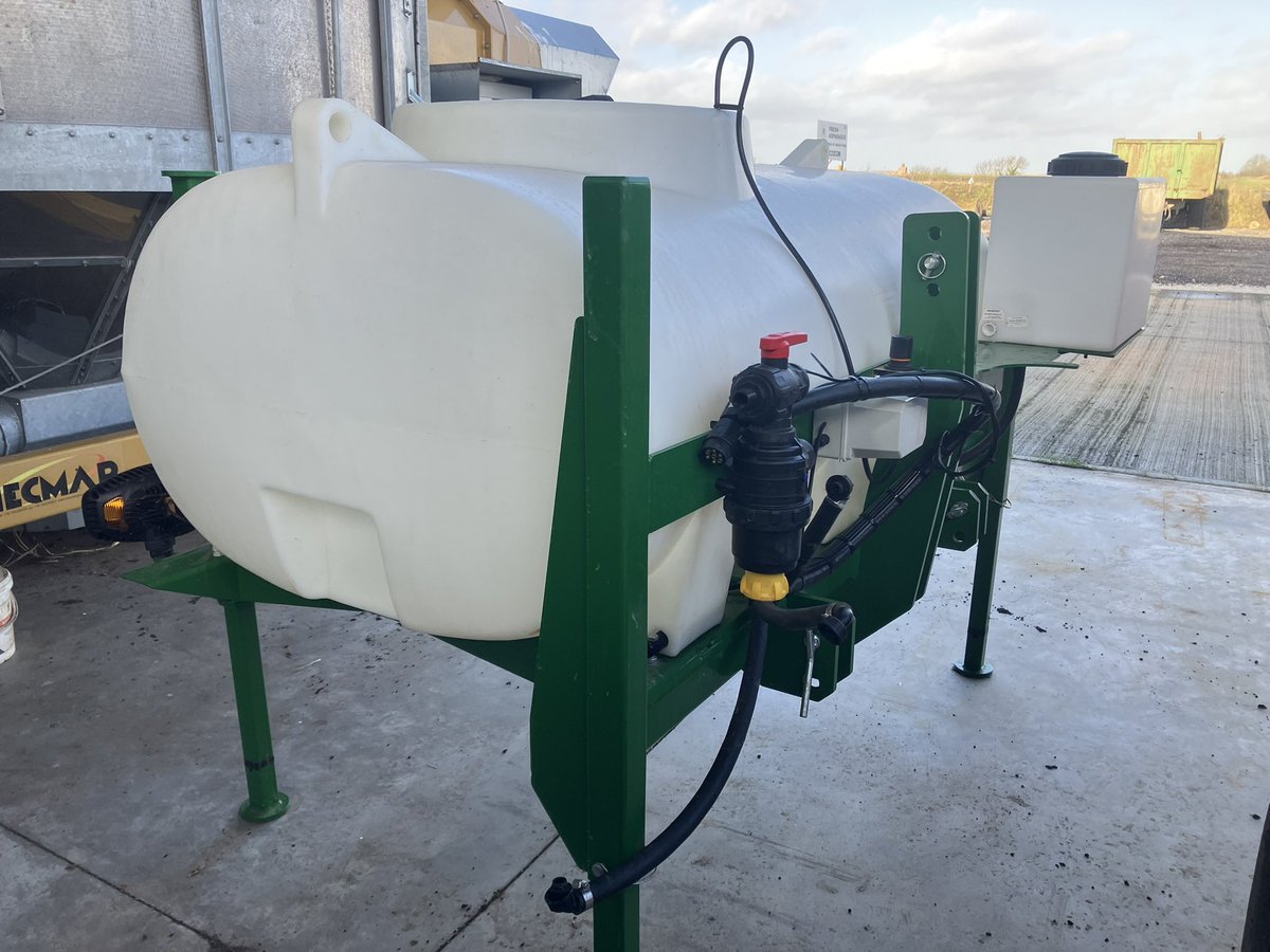 4m JD 750a seed drill for sale 
2001 - recondition 5 years ago 
Pro series openers 
RDS control box 
Guttler closing wheels
2t seed hopper extension 
Some wear left on discs &amp; seed boots
T Tappin Liquid kit &amp; 1200L front tank
POA, fert kit may be sold separately 
Tel. 07854111235