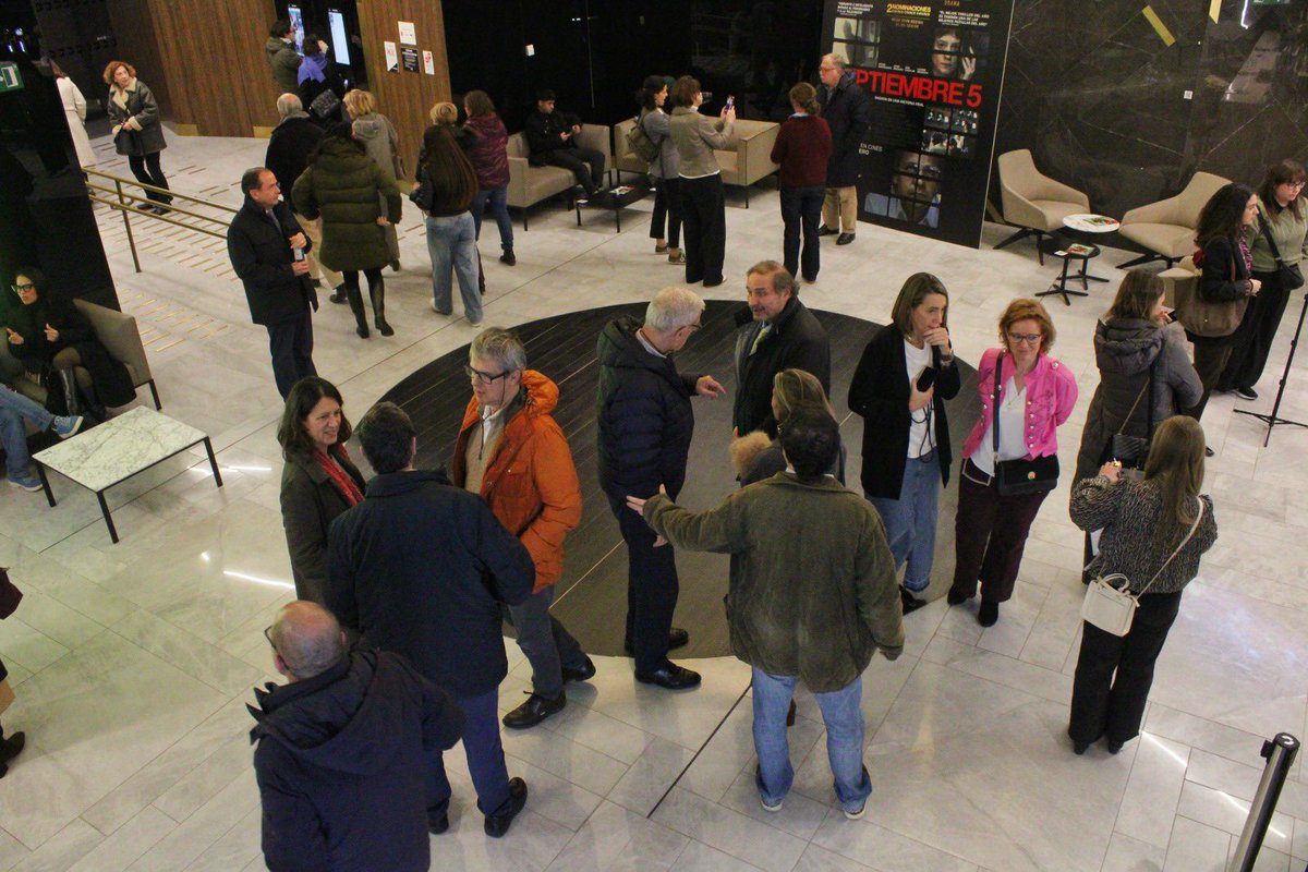 Ayer disfrutamos del buen cine, del buen periodismo y, sobre todo, de la compañía de los colegas de profesión (que siempre ha sido uno de los fuertes de este foro) #celebratingjournalism #Septiembre5