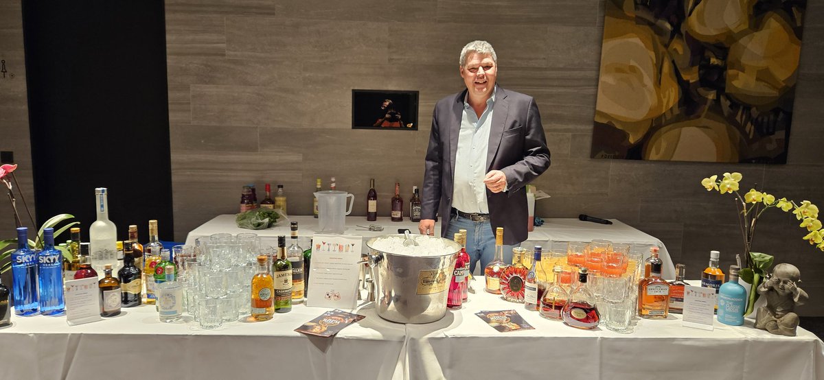 spiritsEUROPE's tweet image. One more time.....We need #ToastsNotTariffs and many people tonight is sharing the message!