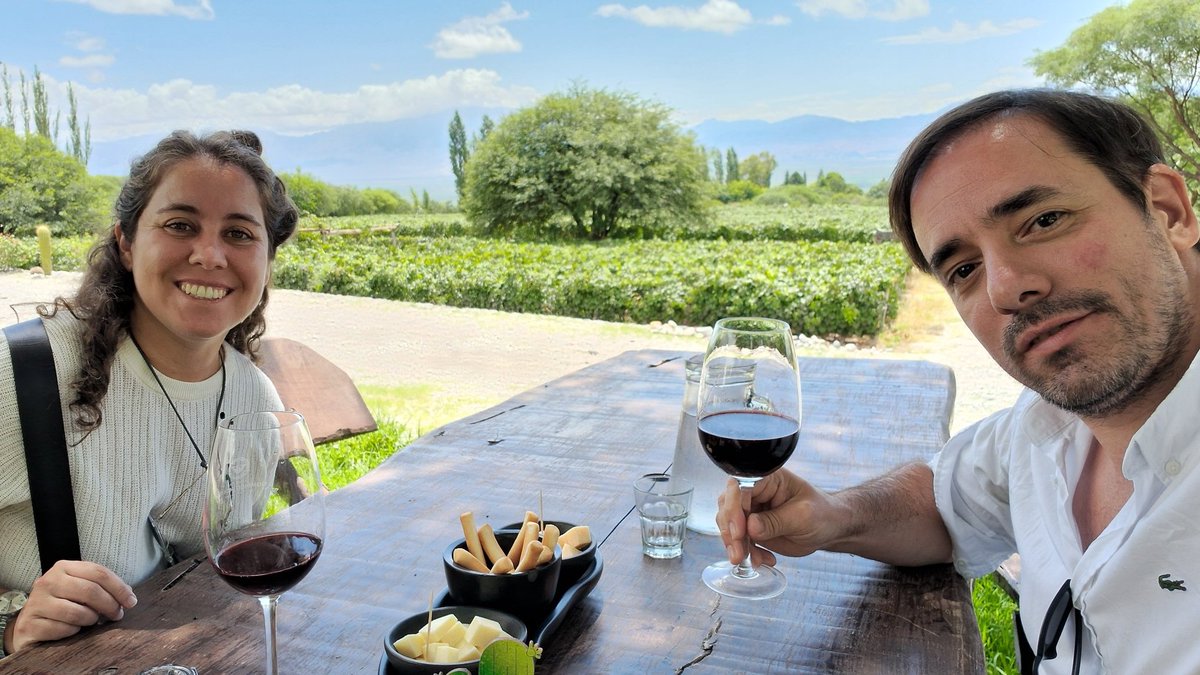 galobasu's tweet image. Sigo de gira por el Valle conociendo a mis ídolos. En esta ocasión fuimos a ver a @rdcafayate en @Dgo_Molina ¡Tremenda visita! Es todo lo que está bien.