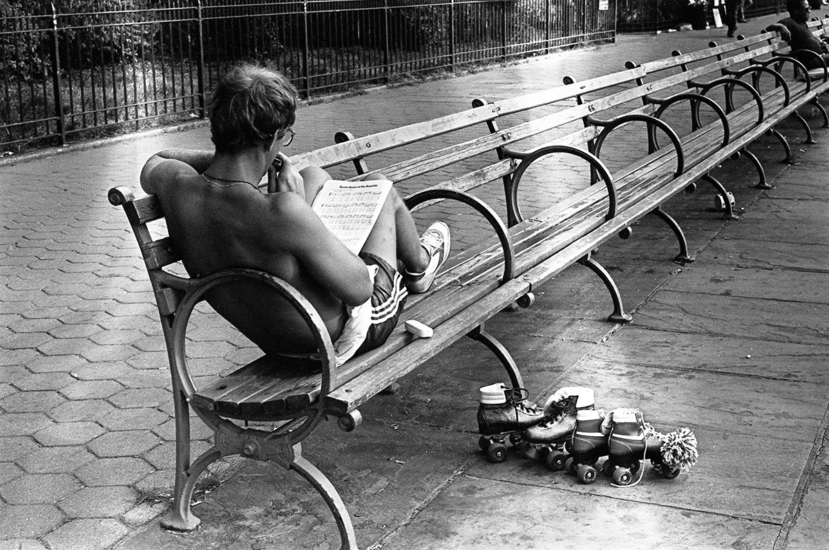 Nueva York, 1980-81

Joven patinador tocando la harmónica en los bancos de Central Park. 

📸 la foto la saqué cuando vivia y estudiaba fotografía en la gran manzana

#newyork #nyc #city #urban  #centralpark 

#fotoperiodismo
#womanphotographer
#archivephotography
#isabelazkarate