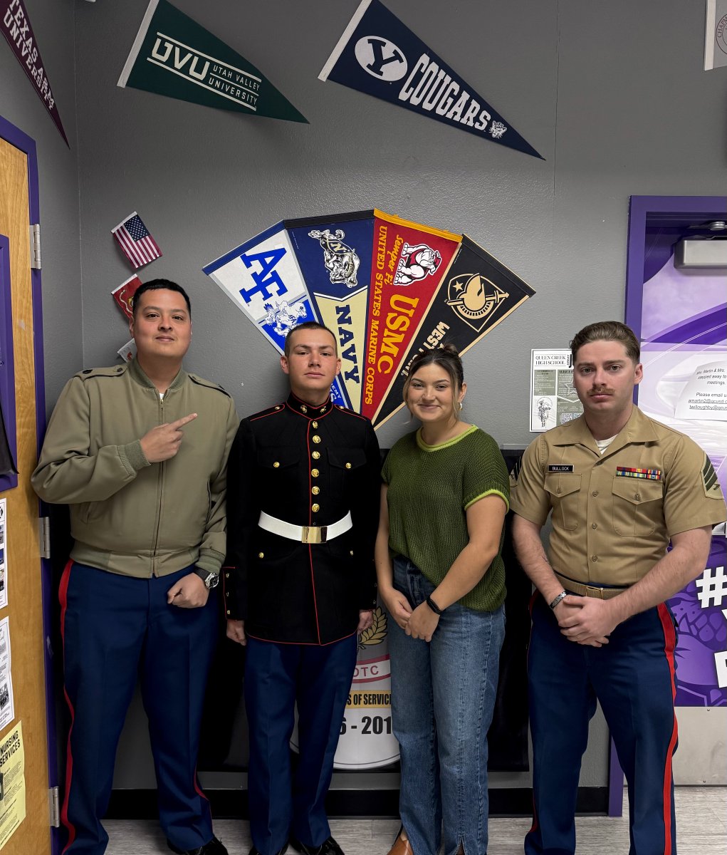 Queen Creek’s Alumni student Dominic Baker returns from the Mariene Corps Boot Camp and visits the College and Career Center. We love seeing our Queen Creek students succeed with their post-secondary goals! #bulldogpride