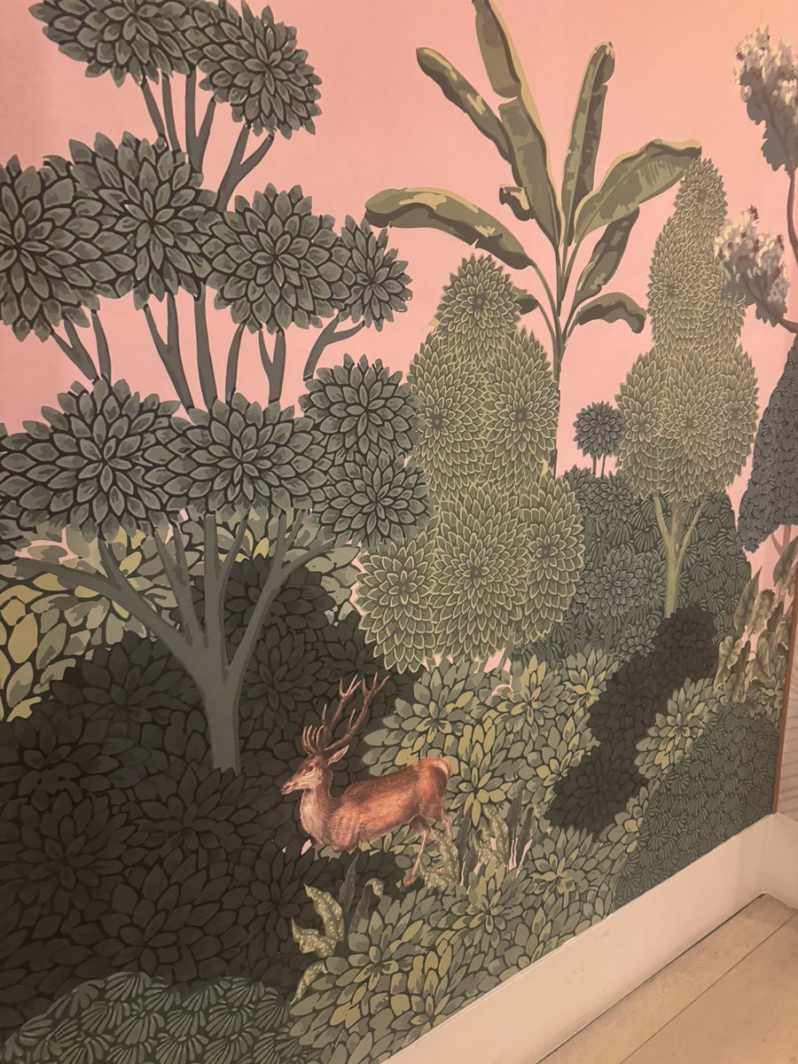 krishiosity's tweet image. I love seeing my culture intentionally created in interiors without the gaudy western influence. Yes Indian culture has many vibrant colors but also lots of earthy tones that is quite grounding and comforting. 

#groundingdesign #intentionalart #indiansrt