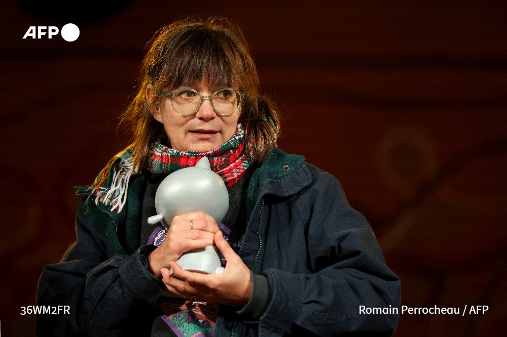 🖍️ La dessinatrice et autrice française Anouk Ricard remporte le grand prix de la BD d'Angoulême, référence mondiale pour le 9e art, pour son oeuvre décalée et burlesque mettant en scène des animaux très humains #AFP