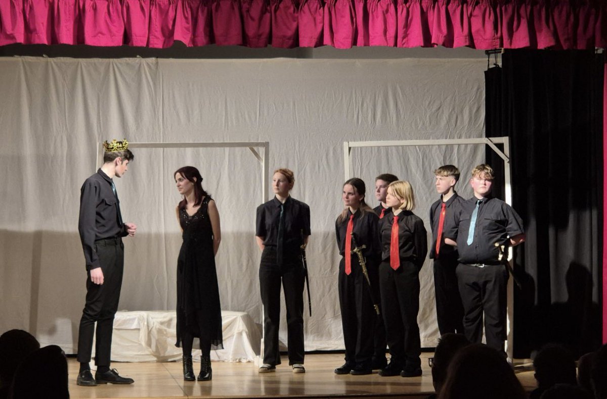 There were some wonderful performances in our school show Macbeth! 💕🗡️🎭