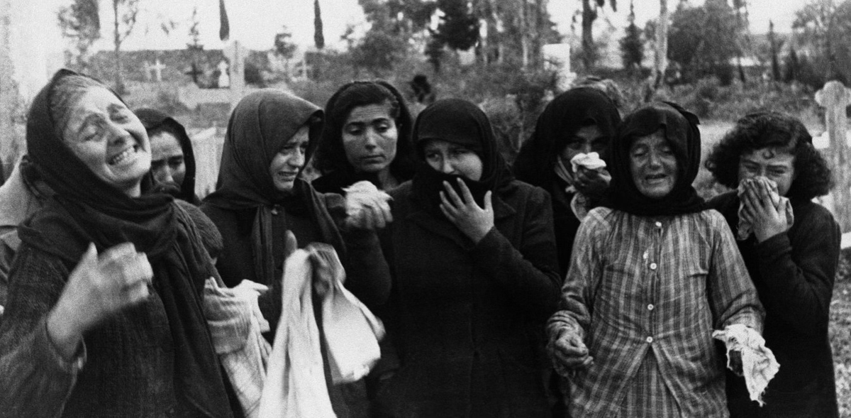 ANPIRomaPosti's tweet photo. Il #3febbraio 1943 il Gen. #CarloGeloso emanò una circolare che estese la responsabilità degli attacchi dei partigiani greci alle collettività, autorizzando così le rappresaglie sui civili.Le stragi di #Domenikon, #Tsaritsani,#Domokos,#Farsala e #Oxinia ne furono la conseguenza. https://t.co/fR6GE0IZUf