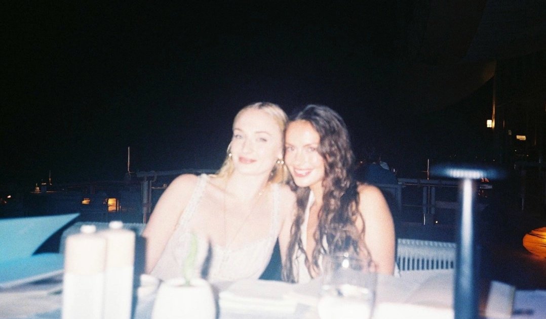 badpost_sophiet's tweet photo. NEW 📸 Sophie Turner via taura_lamb's Instagram stories. https://t.co/IDTYf4dbv5