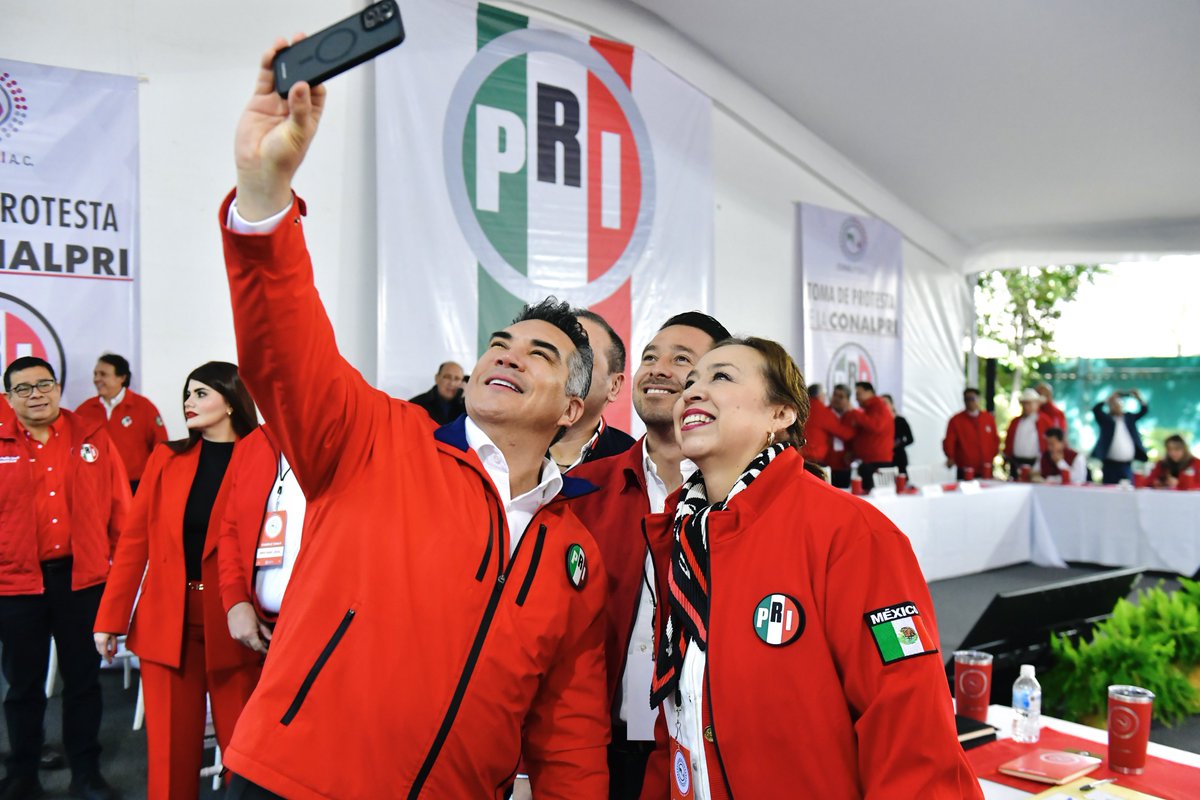 alitomorenoc's tweet photo. Estamos en la Sesión Extraordinaria de la Asamblea General de la @CONALPRI, trabajando con diputadas y diputados locales de todo el país. Ellos representan orgullosamente al PRI en sus distritos, cerca de la gente, dando la cara y defendiendo las causas que realmente importan. Con su respaldo y compromiso, no tengo duda de que vamos a ganar en Veracruz y Durango. ¡Vamos con todo por el triunfo!