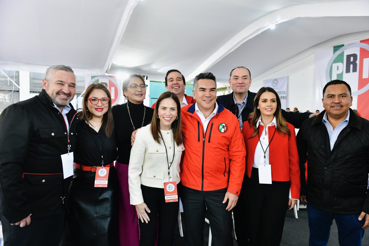 Estamos en la Sesión Extraordinaria de la Asamblea General de la <a href="/CONALPRI/">CONALPRI</a>, trabajando con diputadas y diputados locales de todo el país. Ellos representan orgullosamente al PRI en sus distritos, cerca de la gente, dando la cara y defendiendo las causas que realmente importan.