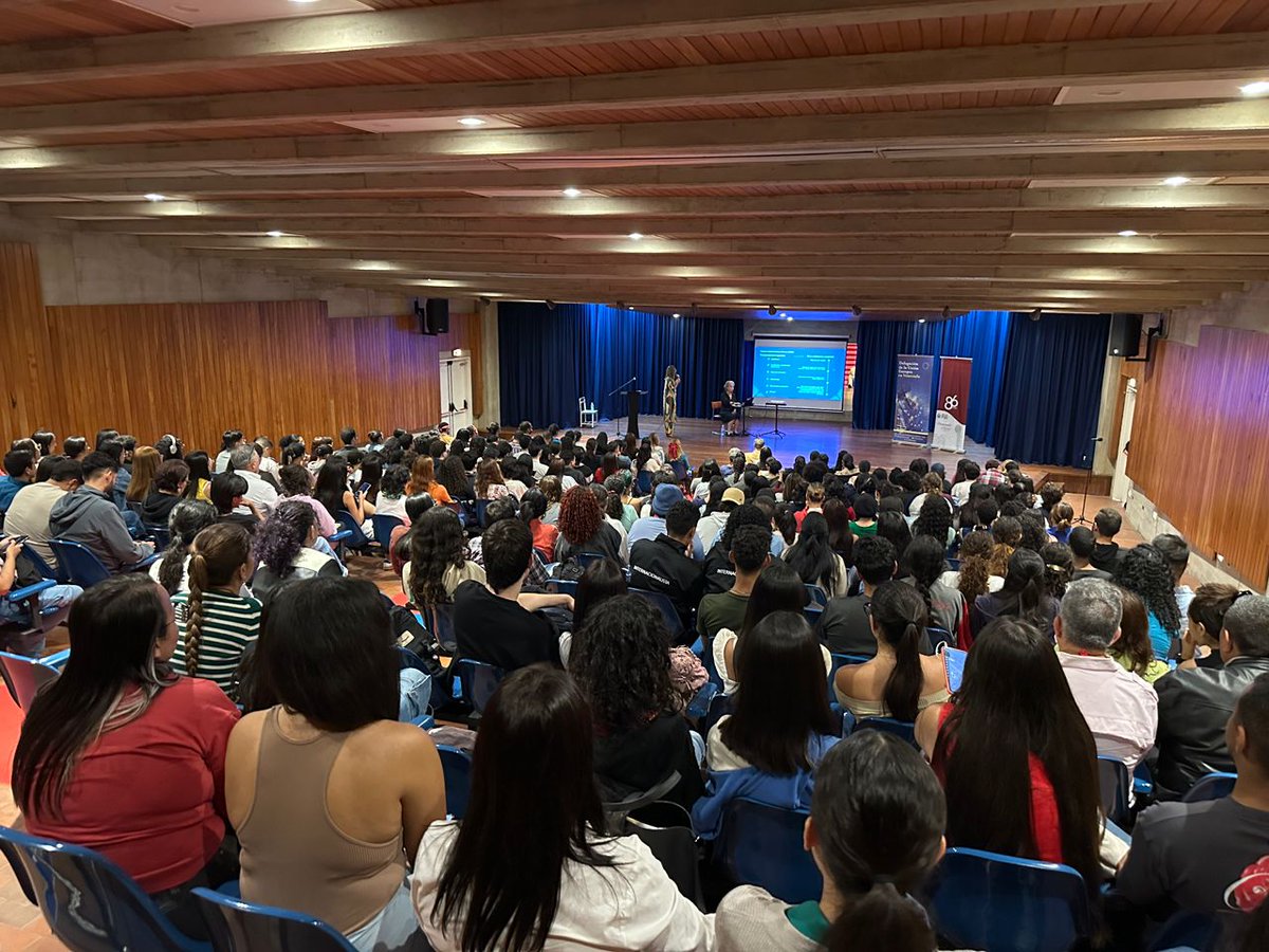 📚✨ ¡Interés evidente! Más de 300 alumnos de la #UCV asistieron hoy a la charla sobre #ErasmusPlus, el programa de la 🇪🇺 que permite a venezolan@s estudiar en Europa. 🌍🎓 ¡Gracias por el entusiasmo! <a href="/UEenVenezuela/">Unión Europea en Venezuela 🇪🇺🇻🇪</a> <a href="/EUErasmusPlus/">Erasmus+</a> <a href="/AntoniaCalvoEU/">María Antonia Calvo</a>