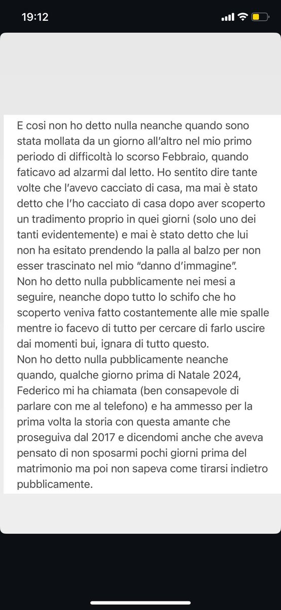 mrsincoerenza's tweet photo. Le storie di Chiara Ferragni un pugno nello stomaco https://t.co/9yJWKpRHBH