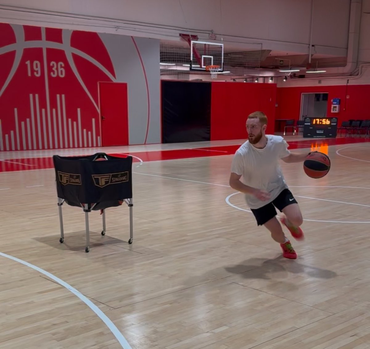 TylerRelph10's tweet photo. Italy with it 🏀 🇮🇹 

#EuroLeague #EA7Milano https://t.co/wMSg7ZBG6G