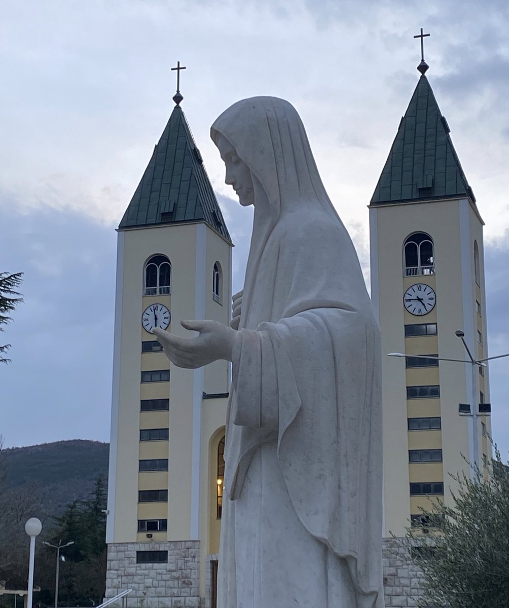 hey_ingridb's tweet photo. Sus oraciones han sido entregadas ante la Reina de la Paz esta tarde aquí en Medjugorje 🩵🩵🩵🩵 https://t.co/jnche8mnM9