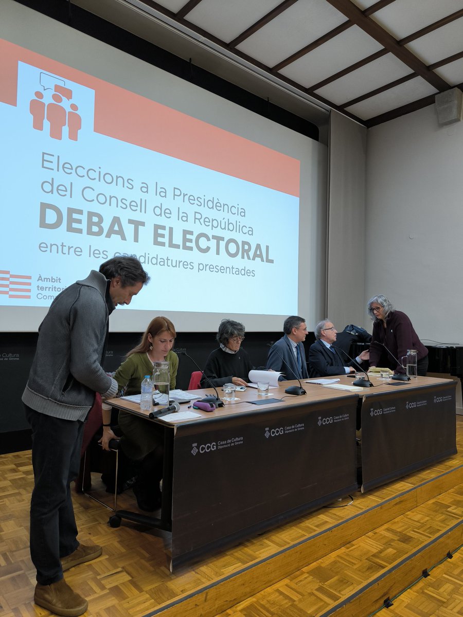 Comença a Girona el primer debat electoral amb quatre dels candidats que opten a la presidència del <a href="/ConsellRep/">Consell de la República Catalana</a>. La candidata de #REvolucionemNos, Montserrat Duran, hi explicarà els objectius i el programa.