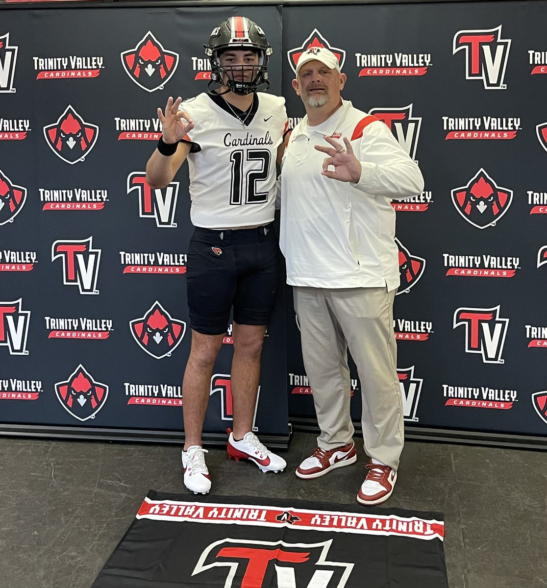 AGTG✝️ Blessed to announce my commitment to <a href="/TVCCFOOTBALL/">TVCC FOOTBALL</a> Time to be great! 956⏭️903
#GoCards #valleyboy 
<a href="/Vela_Football/">Vela Football</a> <a href="/Coach_Po/">Sherard Poteete</a>