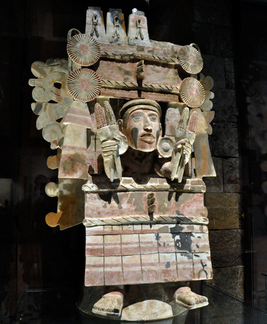 There are probably more statues of the #Mexica-#Aztec maize goddess Chicomecoatl in the world than of any other deity. 'Seven-Snake' was a super lucky day to be born on! Learn more of our latest 'God(dess)-of-the-Month' here -
mexicolore.co.uk/aztecs/gods/go…