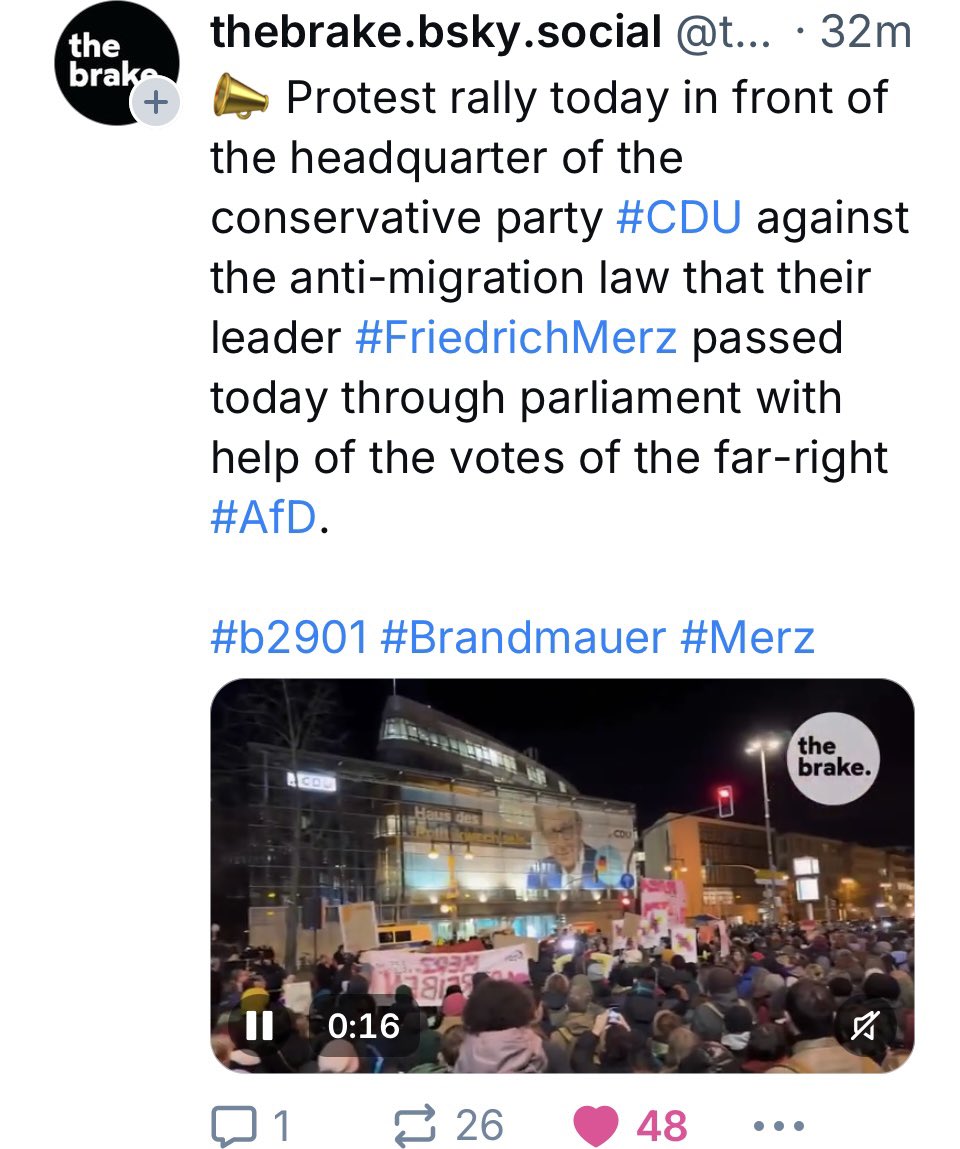 EsSind15Zeichen's tweet image. Hat es eigentlich jemals irgendeine Partei in Deutschland geschafft, dass vor der eigenen Parteizentrale während der heißen Phase des Bundestagswahlkampfs eine Demo gegen Rassismus stattfindet? #MerzHatFertig #CDUCSURausAusDenParlamenten #MerzKannEsNicht #NieWiederIstJetzt #B2901