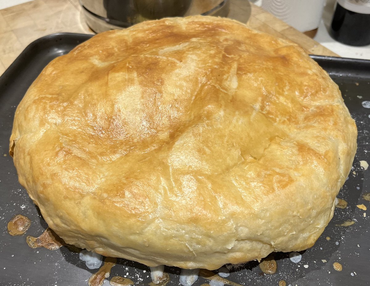 ElizAthertonSop's tweet photo. Today had to be a #Pie day. 😋 

#HomeCooking #ComfortFood #ChickenPie https://t.co/u80DS1YzWG