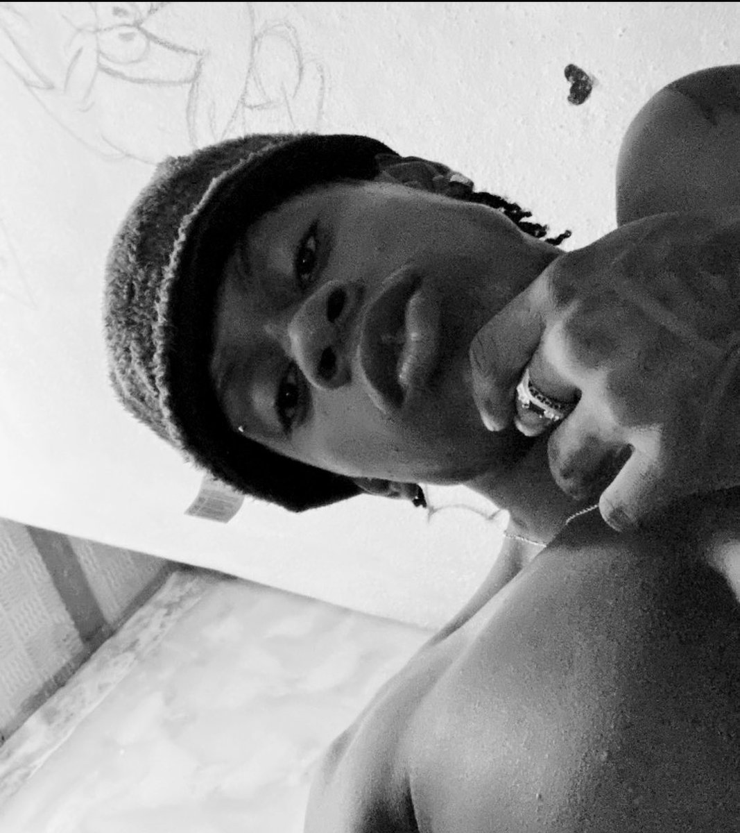 insanittie's tweet image. #TIMEBOMB — Eu não nasci para trabalhar como CLT.

Onde Jinx é demitida do emprego que a ajudava a pagar a faculdade e decide tomar uma atitude: abrir um OF.

Ou, onde Ekko, melhor amigo de Jinx e estudante de fotografia, decide ajudá-la. O detalhe é: ele é louco por ela há anos.