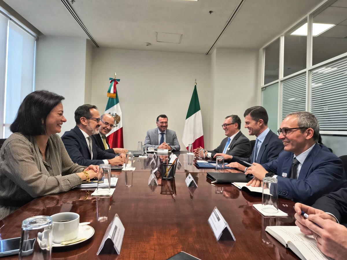 Al_Modiano's tweet photo. Exitosa visita del Subsecretario de Asuntos Exteriores @GiorgioSilli, con enfoque en el fortalecimiento de las relaciones entre 🇮🇹 y 🇲🇽. Reuniones con el Secretario @m_ebrard, el Subsecretario de Energía Rojas Nieto, los Subsecretarios de @SRE_mx @mtmercado2002 y @OCHOA_MX_UN https://t.co/VhszKr25K9