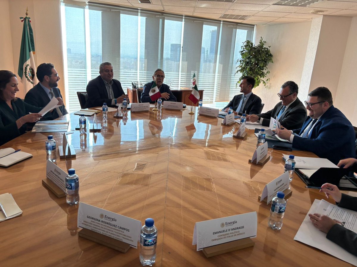 Exitosa visita del Subsecretario de Asuntos Exteriores <a href="/GiorgioSilli/">Giorgio Silli</a>, con enfoque en el fortalecimiento de las relaciones entre 🇮🇹 y 🇲🇽. Reuniones con el Secretario <a href="/m_ebrard/">Marcelo Ebrard C.</a>, el Subsecretario de Energía Rojas Nieto, los Subsecretarios de <a href="/SRE_mx/">Relaciones Exteriores</a> <a href="/mtmercado2002/">María Teresa Mercado</a> y <a href="/OCHOA_MX_UN/">ENRIQUE OCHOA</a>