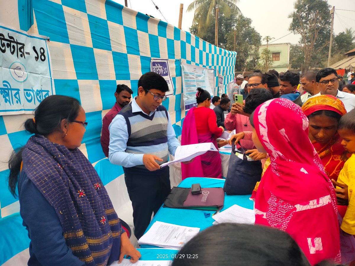 দুয়ারে সরকার : পর্ব ৯

আবেদন পত্র পূরণ চলছে পুরোদমে
শিবির পরিদর্শনে মহকুমাশাসক,বিষ্ণুপুর।
শুনলেন মানুষের কথা,
পর্যবেক্ষণ করলেন আবেদনপত্রগুলি।

খড়কাটা প্রাথমিক বিদ্যালয়,
বিষ্ণুপুর উন্নয়ন সমষ্টি, বাঁকুড়া। 
#DuareSarkar 
#EgiyeBangla