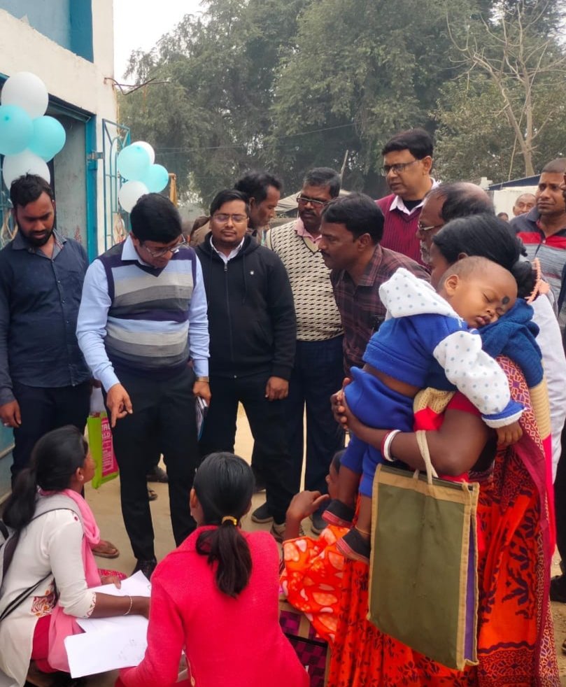 দুয়ারে সরকার : পর্ব ৯

আবেদনকারীর সুবিধা-অসুবিধার কথা শুনলেন,
জনগণও খুশি আবেদন পত্র সঠিকভাবে পূরণ করতে পেরে;

শিবির পরিদর্শনে স্বয়ং মহকুমাশাসক, বিষ্ণুপুর।

বাঁকাদহ কমিউনিটি হল
বিষ্ণুপুর উন্নয়ন সমষ্টি, বাঁকুড়া। 
#EgiyeBangla
#DuareSarkar