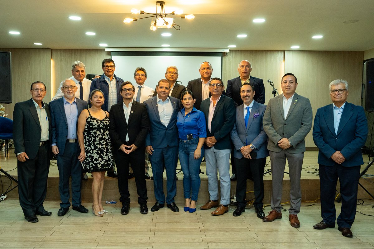 Iniciamos la transición 👷🏻‍♂️👷🏼‍♀️
Posesión de nuestra nueva Directiva, Manabí es el Colegio que presidirá al Gremio Nacional en persona del Ing. Fabricio Villavicencio Peña para este período 25-27. Responsabilidad y compromiso para representar y liderar a los Ingenieros Civiles del 🇪🇨