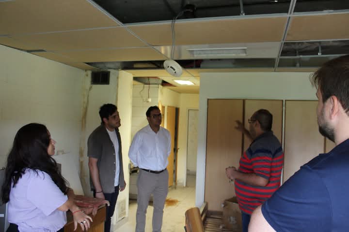 En el día de ayer, el vicerrector Luis Oviedo; en compañía del Director de la Agencia de Espacios Públicos y Eventos del Ministerio de Desarrollo Social de la provincia, Yamil Menem; y demas funcionarios, recorrieron las instalaciones del alojamiento de la Ciudad Universitaria.