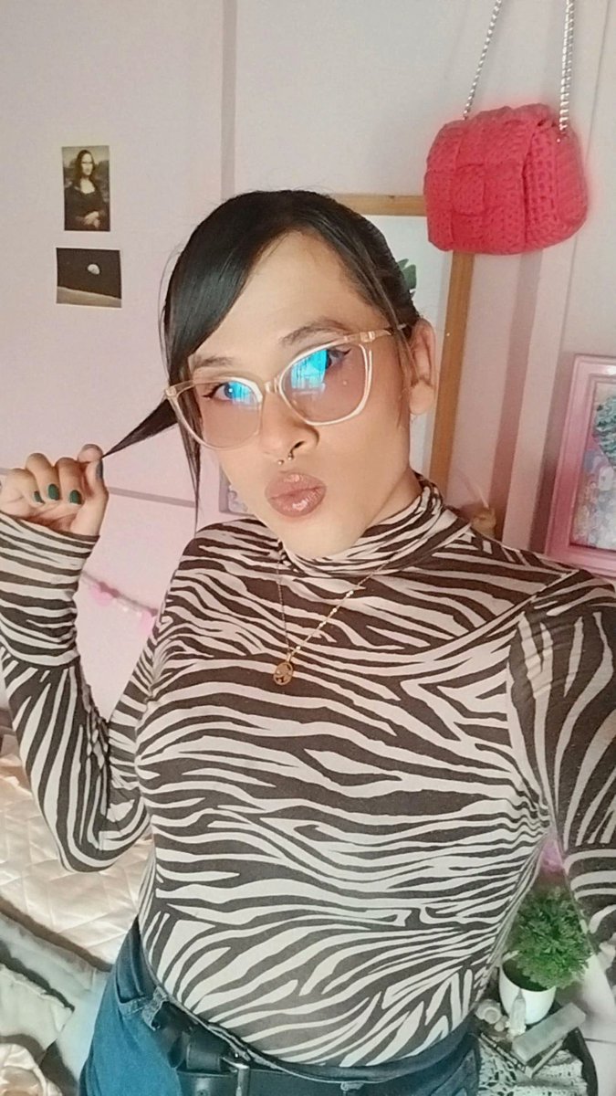sofiahumada21's tweet photo. Lindo #Miercoles 😙✨ #transgirl #selfie #demim #femlevi https://t.co/VjwMLFBMch