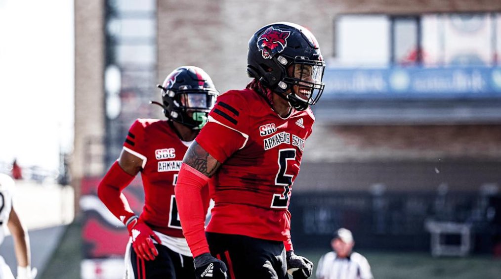#AGTG After a great conversation with <a href="/CoachDLett/">Derrick Lett</a> I am blessed to receive an offer from <a href="/AStateFB/">Arkansas State Football</a>!! <a href="/Jcrouch17/">Coach Crouch</a> <a href="/OnTopAthletics/">OnTopAthletics Inc📚🏈⚾️</a> <a href="/thompsmd23/">Coach Thompson</a> <a href="/RecruitTheHill/">Green Hill Recruiting</a> <a href="/G_HillAthletics/">Green Hill High School Athletics</a> <a href="/HL76/">Hunter Long</a> <a href="/dylancrews/">Dylan Crews</a> <a href="/TyusJobe/">TJ1</a>