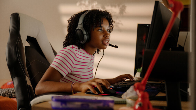 CMCarlina's tweet photo. @Comcast is introducing the first customers in the world to a pioneering new, ultra-low lag connectivity experience when they use interactive applications like gaming, videoconferencing, and virtual reality! #IWorkForComcast https://t.co/TK3lrTlH01 https://t.co/11DMPypmjk