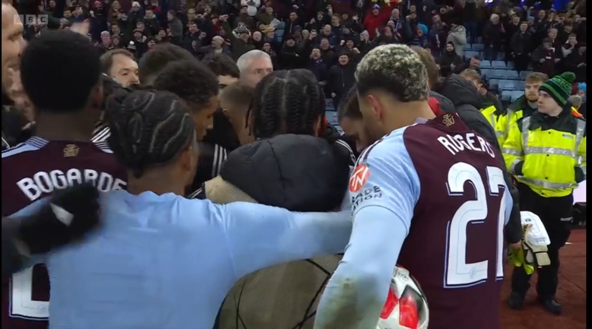 The last time a Villa squad was gathered around a phone on the pitch, they were waiting to see if they had avoided relegation from the Premier League in 2020.

Five years later, Champions League last 16.

#AVFC