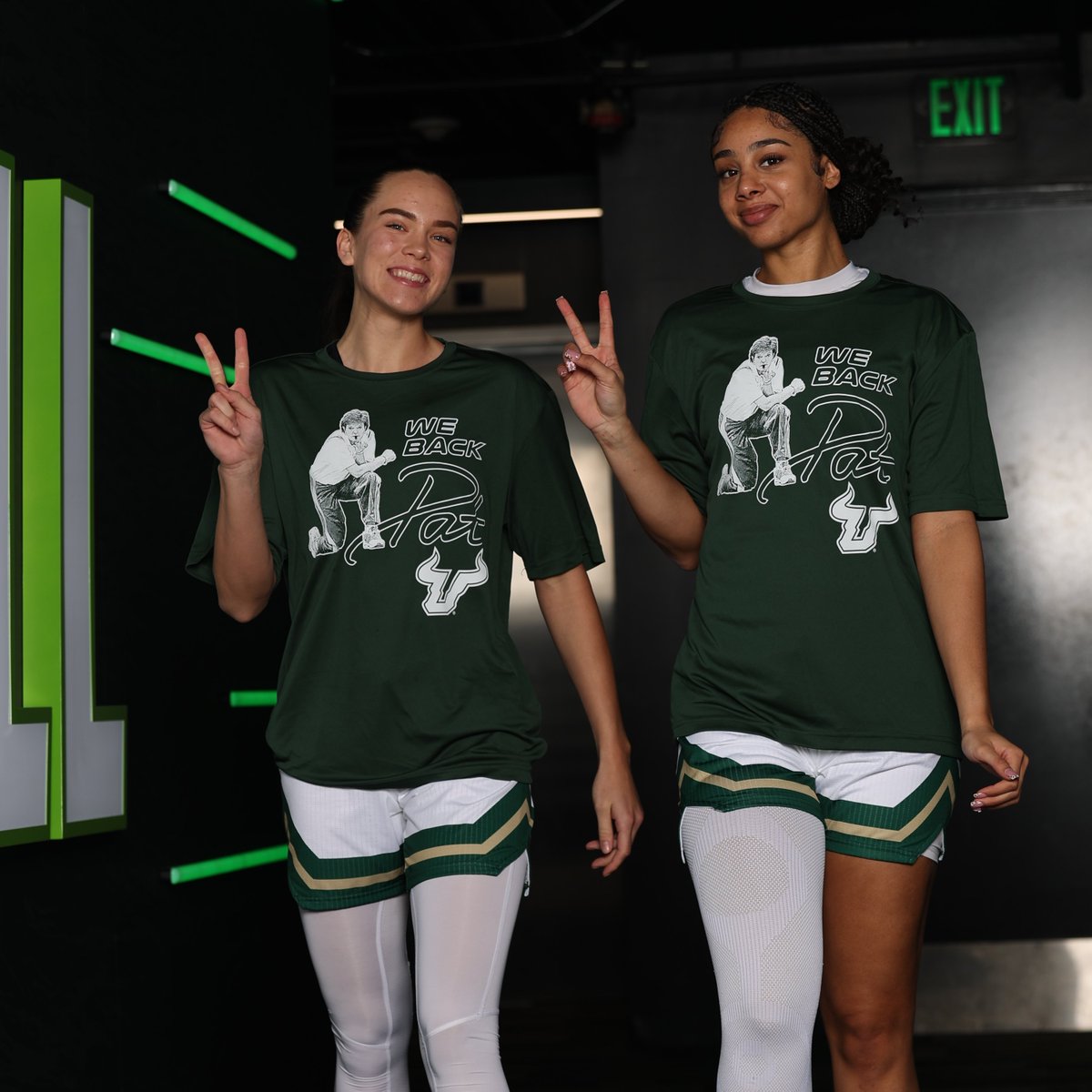 USFWBB's tweet image. #WeBackPat 💜

#RunWithUs | #HornsUp 🤘