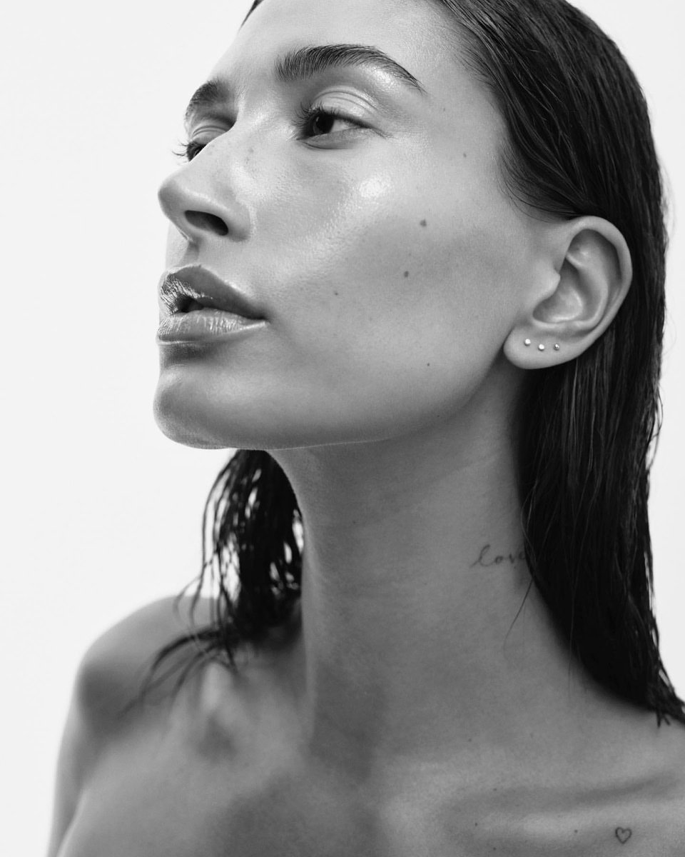 portalhaileybr's tweet photo. 🚨 RHODE NA SEPHORA? Segundo o site Puck, a marca de Hailey Bieber pode finalmente chegar às prateleiras da Sephora ainda este ano! 💄✨

Com apenas dois anos e meio de mercado, Rhode faturou cerca de $90 milhões nos últimos dois meses de 2024 apenas em vendas online. Agora, a entrada em lojas físicas pode levar a marca a um novo patamar!