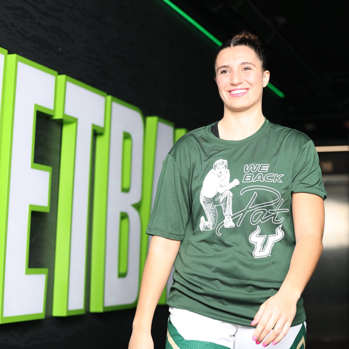 USFWBB's tweet image. #WeBackPat 💜

#RunWithUs | #HornsUp 🤘