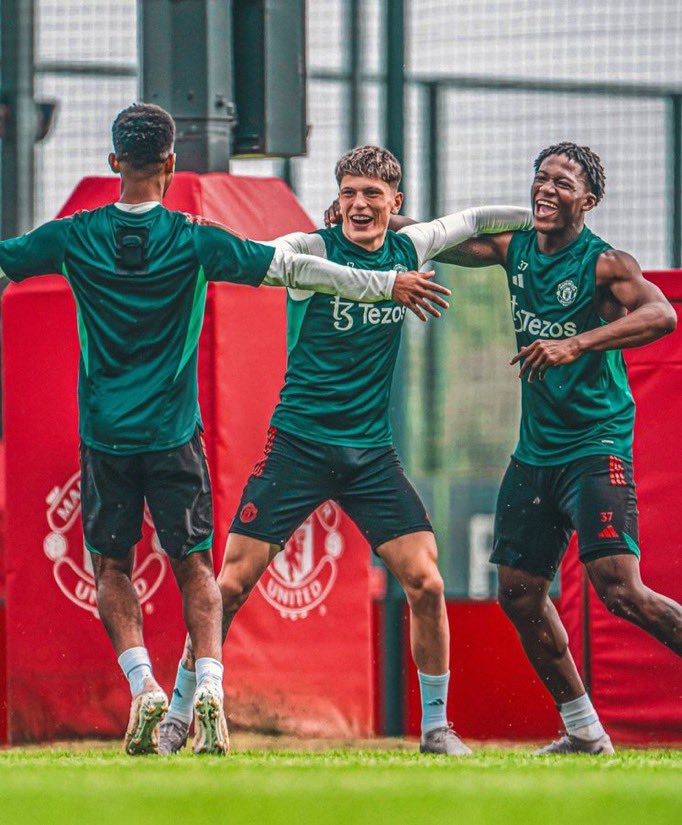 Cunha__utd's tweet photo. Only GOATS are allowed to like this post 🐐 https://t.co/utDdQBXqIw